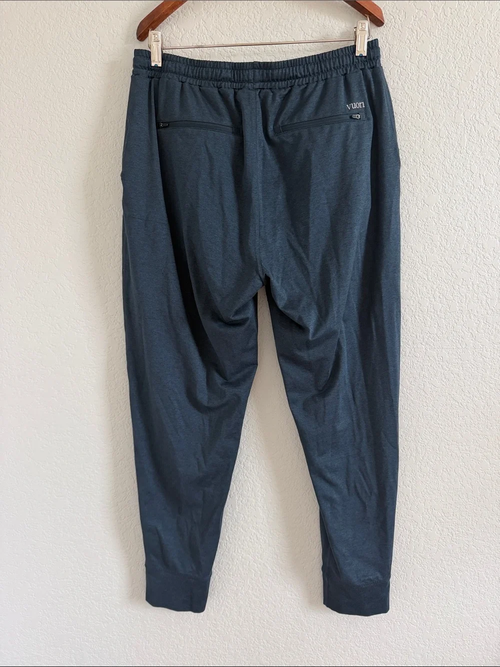W Sunday Performance Joggers In Ink Blue . Size L